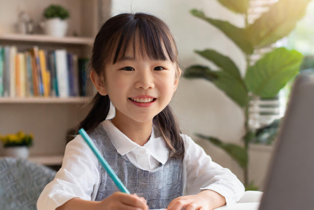 Customized Learning Journeys: Benefits of 1-on-1 Instruction vs. Group Classes